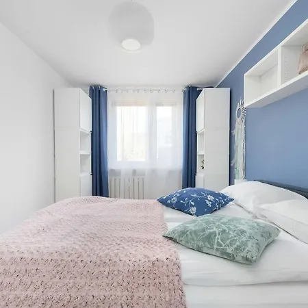 Apartment Modern In With Air Conditioning By Renters