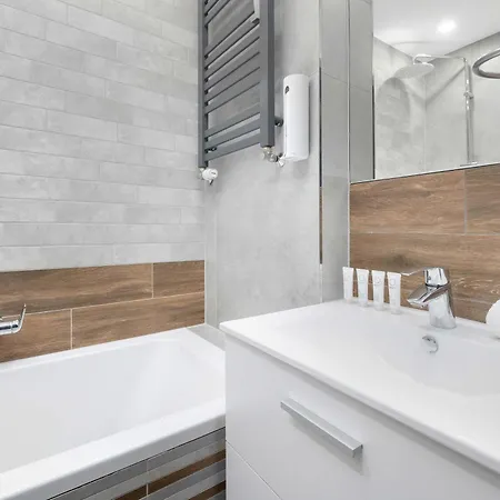 Modern In With Air Conditioning By Renters Apartment *