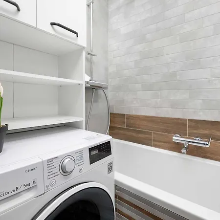 Modern In With Air Conditioning By Renters דירה