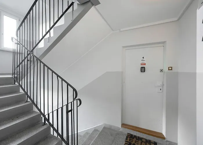 Modern In With Air Conditioning By Renters *